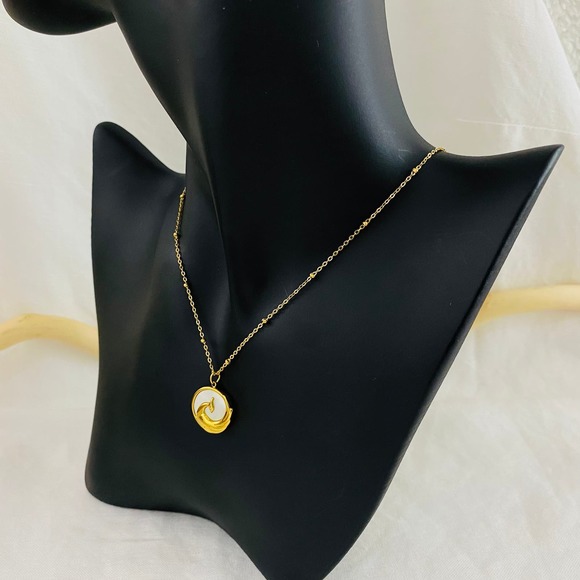 Sea Shell Pendant Phoenix Cameo Chain Necklace - Picture 4 of 8
